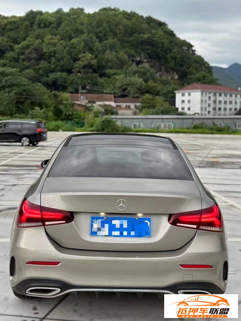  19年奔馳A轎車 