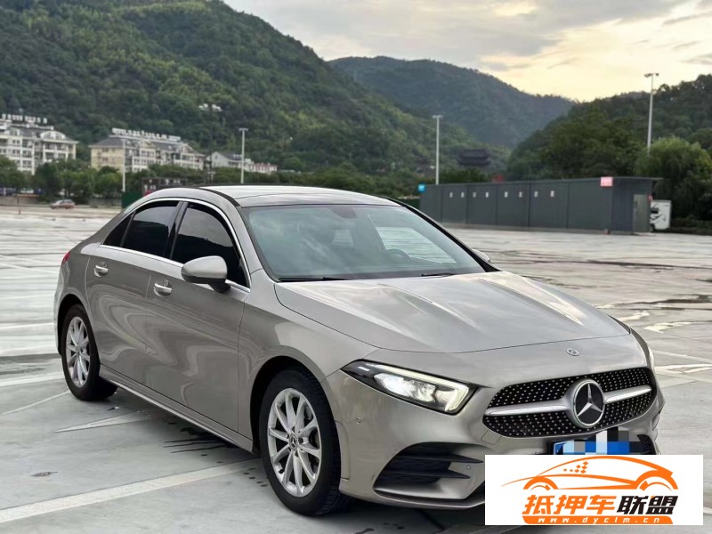  19年奔馳A轎車 