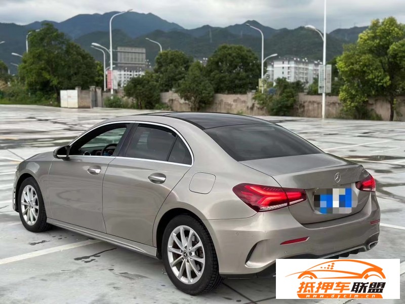  19年奔馳A轎車 