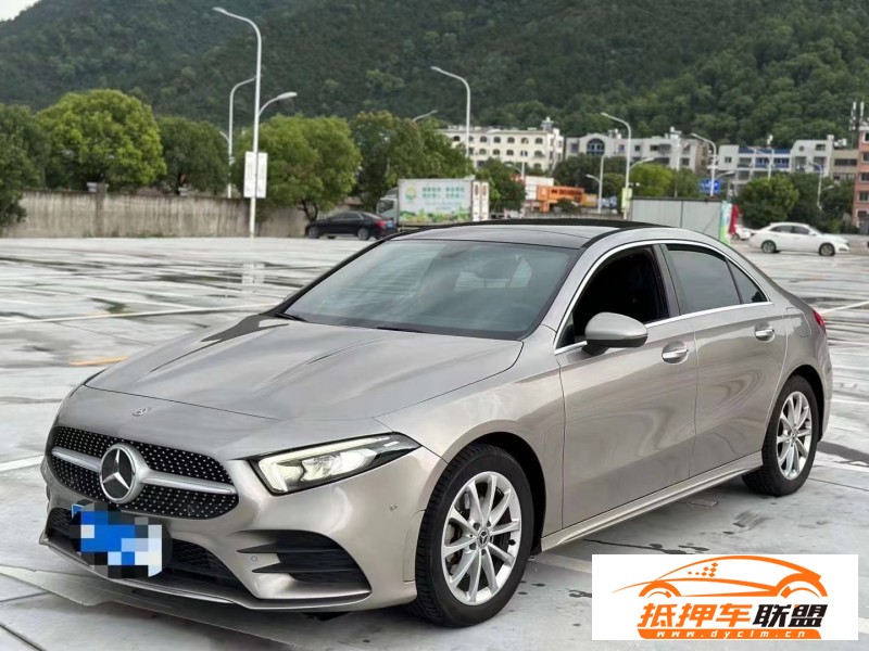  19年奔馳A轎車 