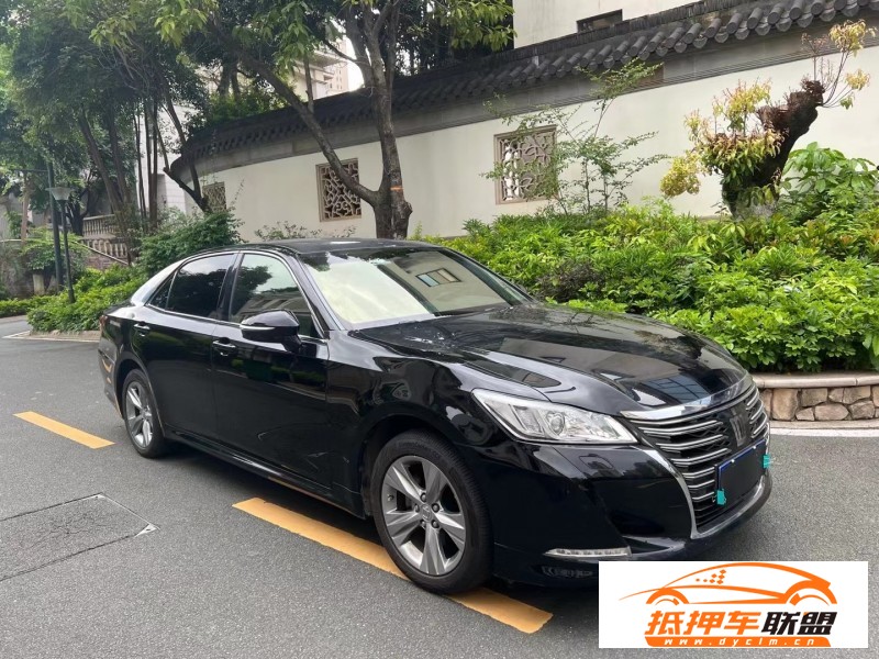  17年豐田皇冠轎車 
