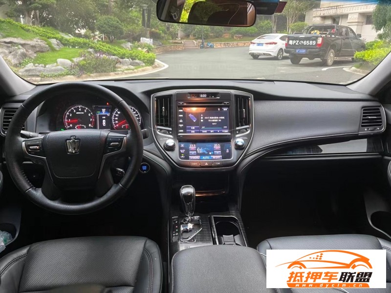  17年豐田皇冠轎車 