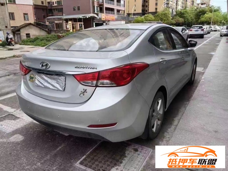  13年現(xiàn)代朗動(dòng)轎車 