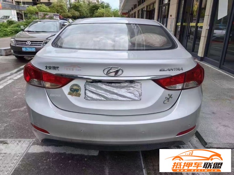  13年現(xiàn)代朗動(dòng)轎車 