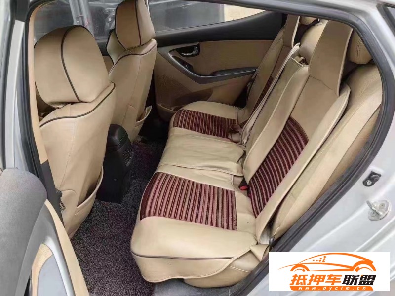  13年現(xiàn)代朗動(dòng)轎車 