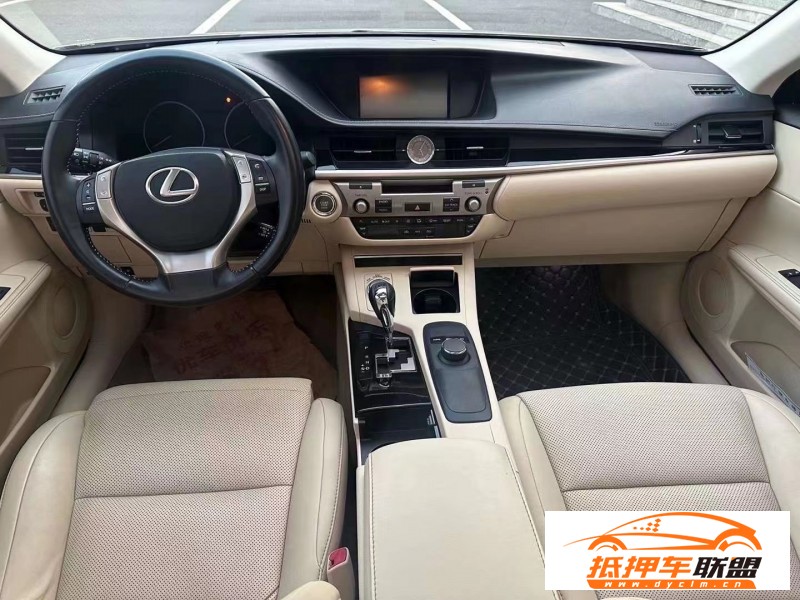  15年雷克薩斯ES轎車 