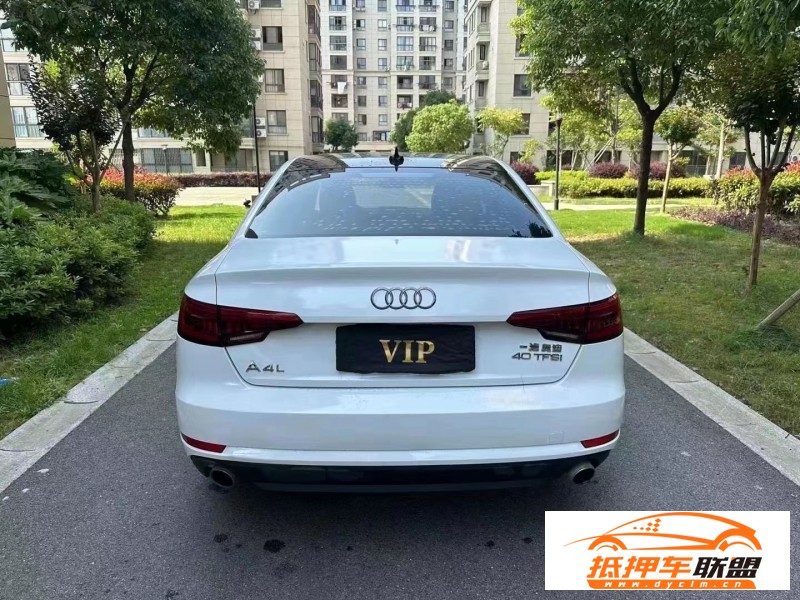  17年奧迪A4L轎車 
