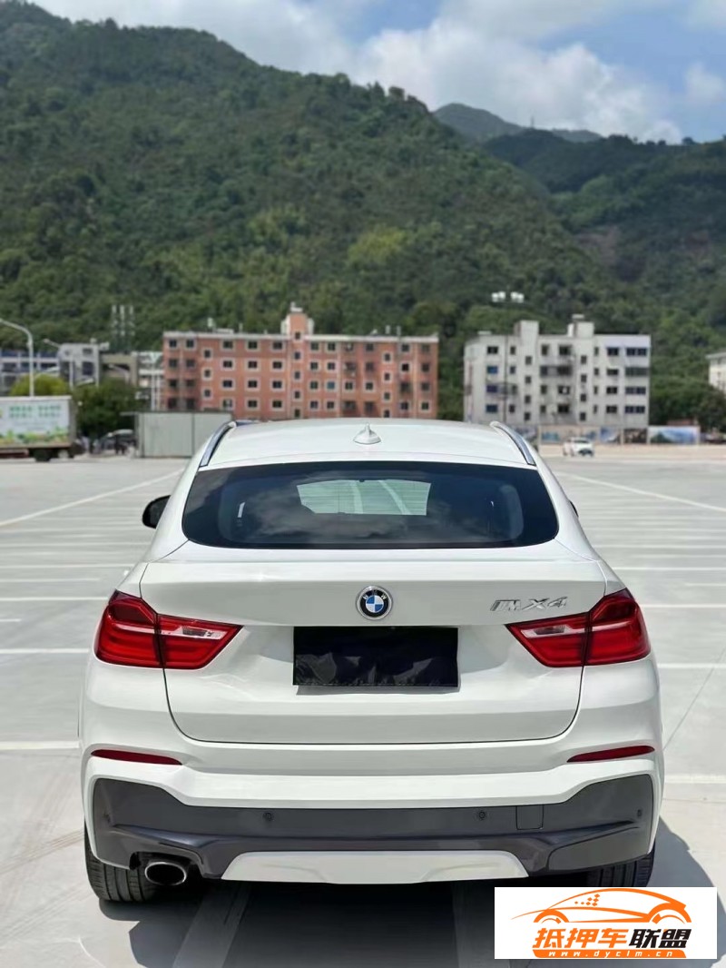  17年寶馬X4轎車 