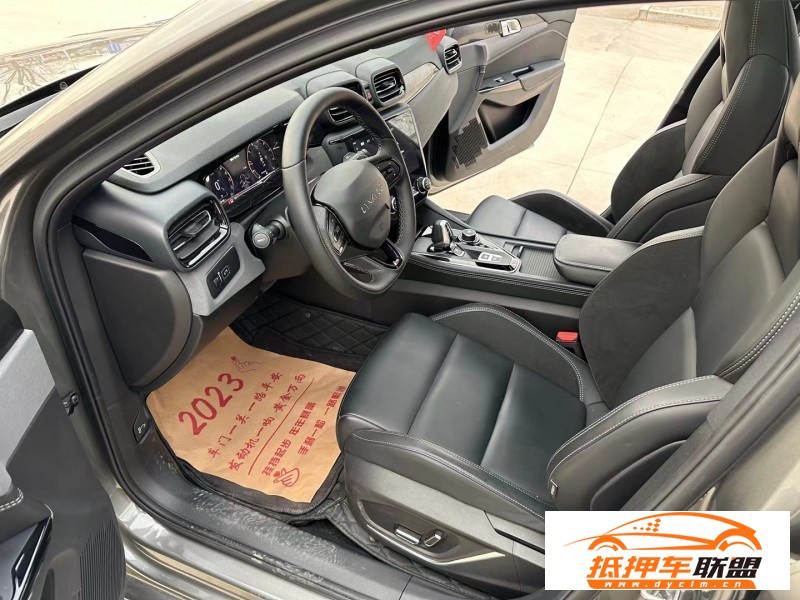  22年領(lǐng)克03轎車 