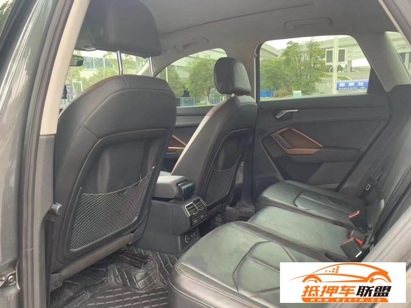  20年奧迪Q3轎車 