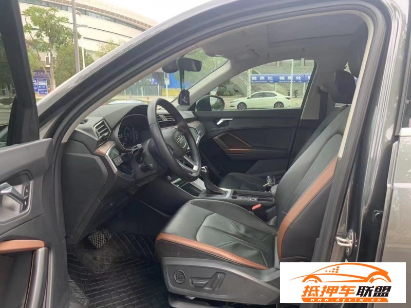  20年奧迪Q3轎車 