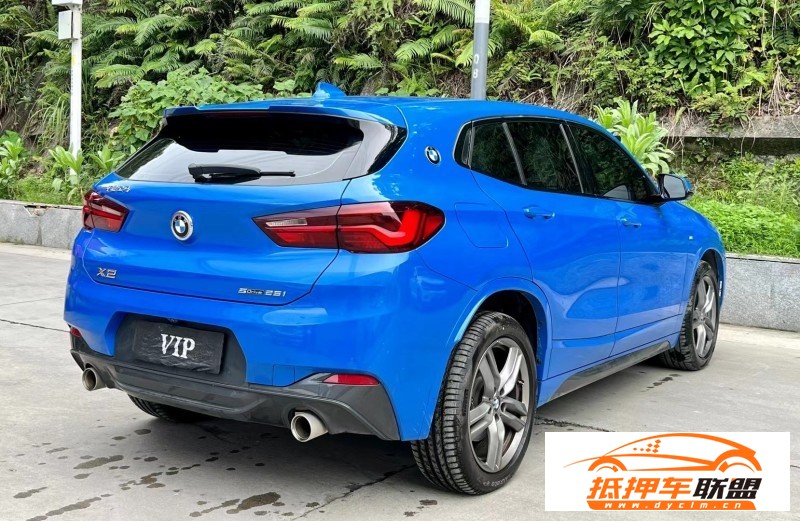  21年寶馬X2轎車 