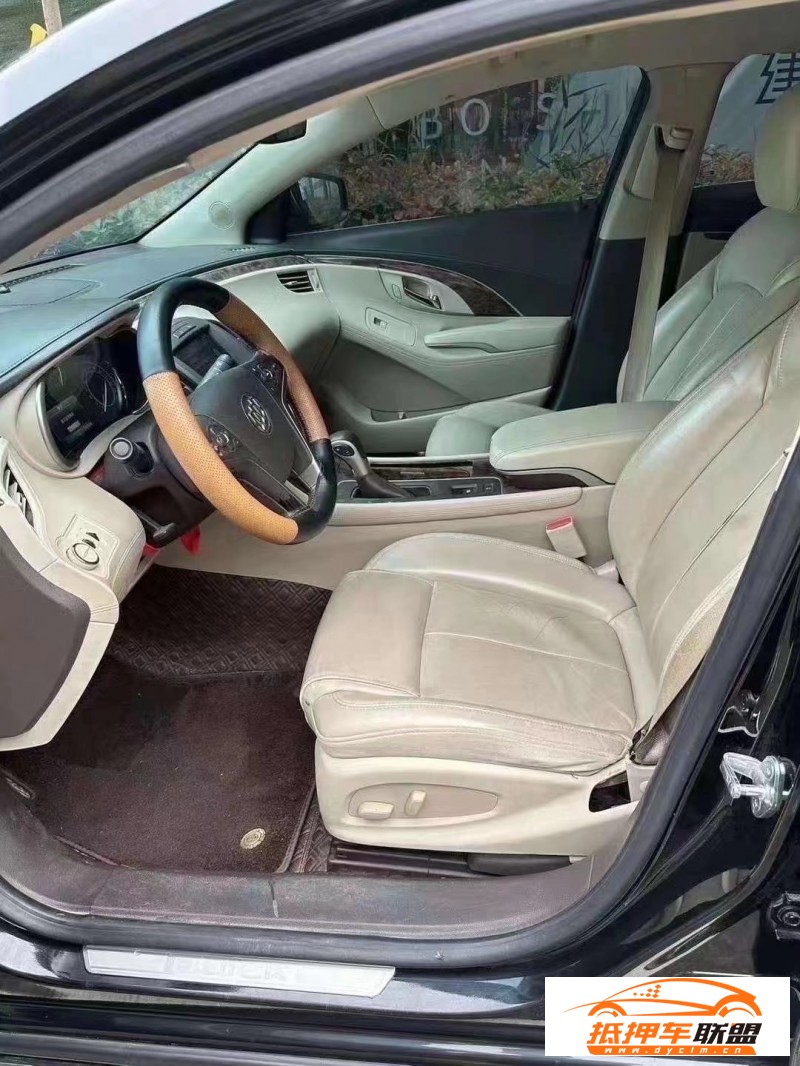  15年別克君越轎車 