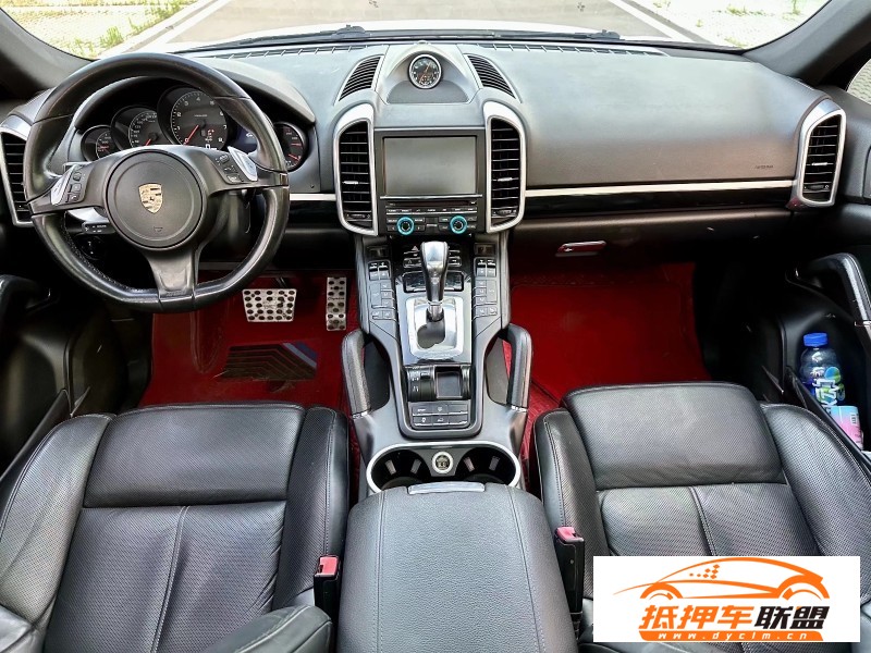  13年保時(shí)捷卡宴轎車 