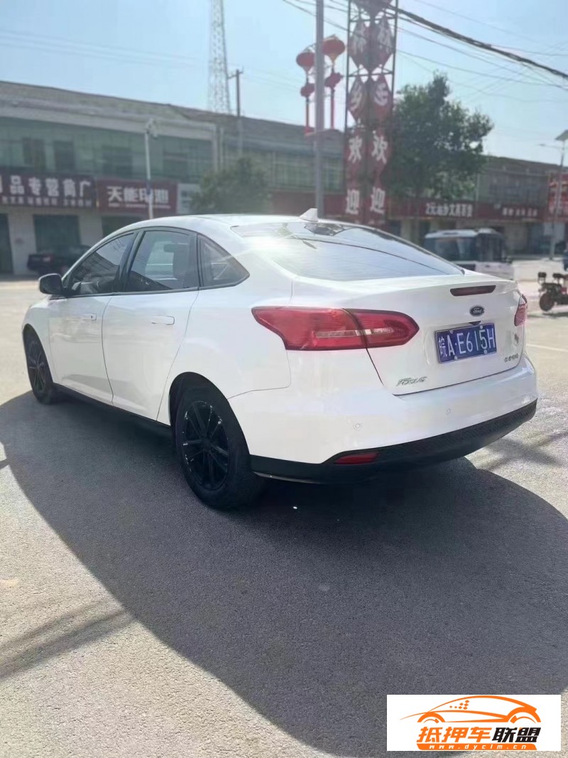 16年福特福克斯轎車 