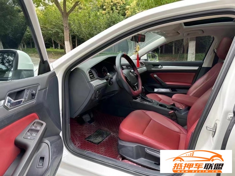  21年大眾凌渡轎車 