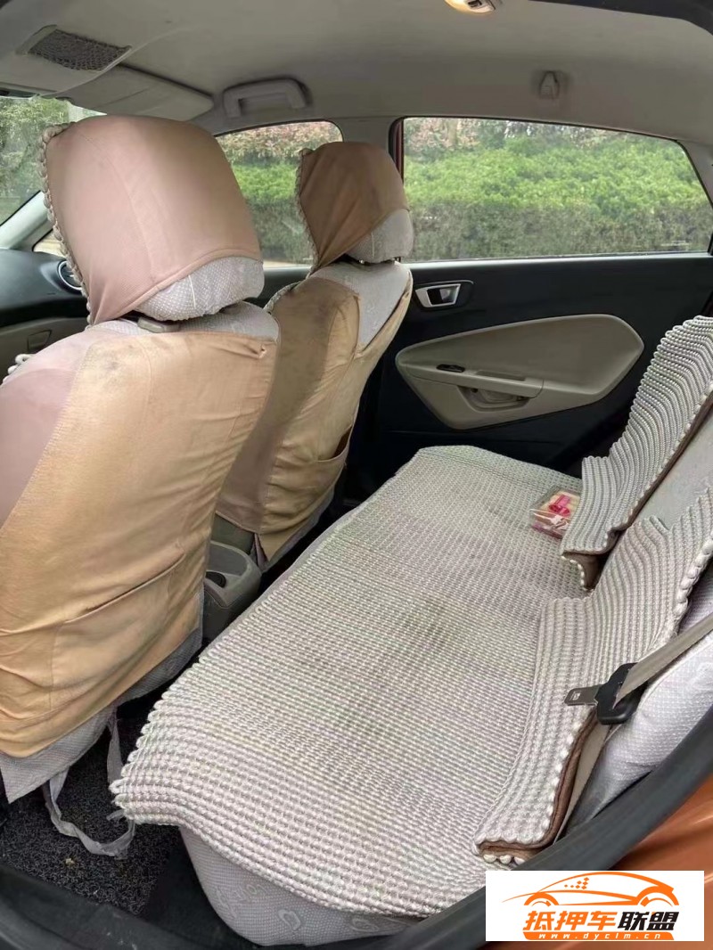  14年福特嘉年華轎車 