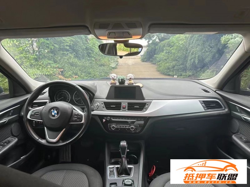  17年寶馬1系轎車 