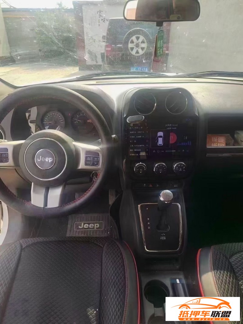  15年Jeep自由客轎車 