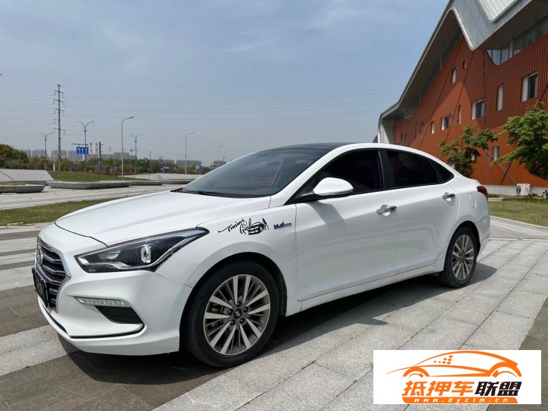  17年現(xiàn)代名圖轎車 
