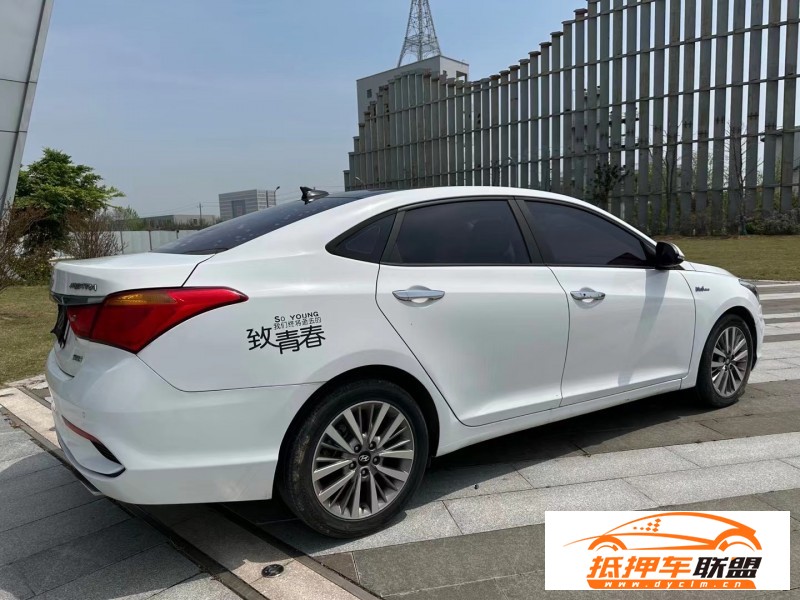  17年現(xiàn)代名圖轎車 
