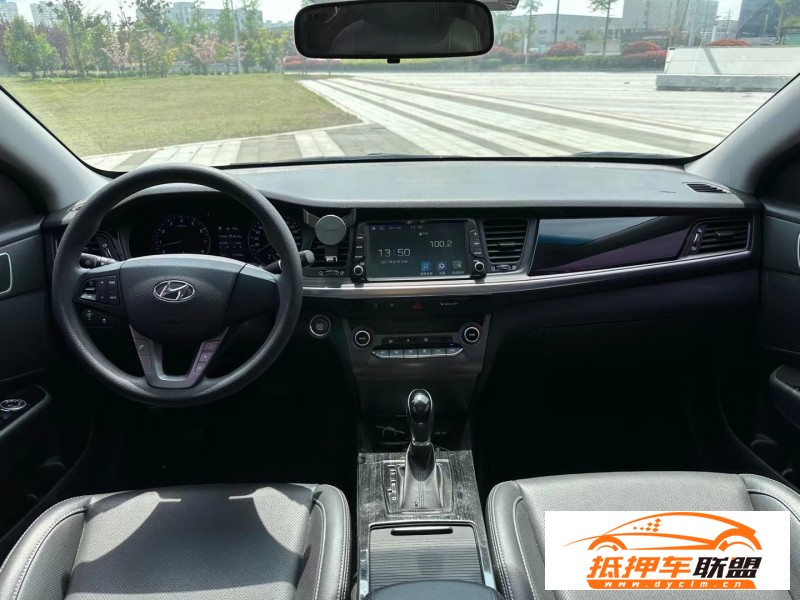  17年現(xiàn)代名圖轎車 