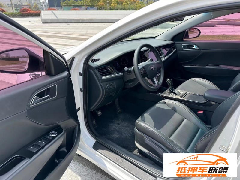  17年現(xiàn)代名圖轎車 