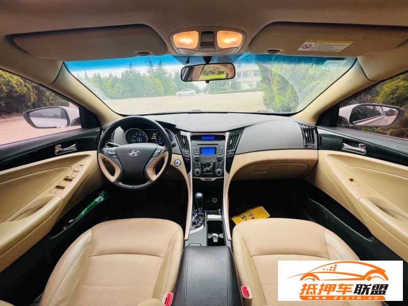  16年現(xiàn)代索納塔八轎車 