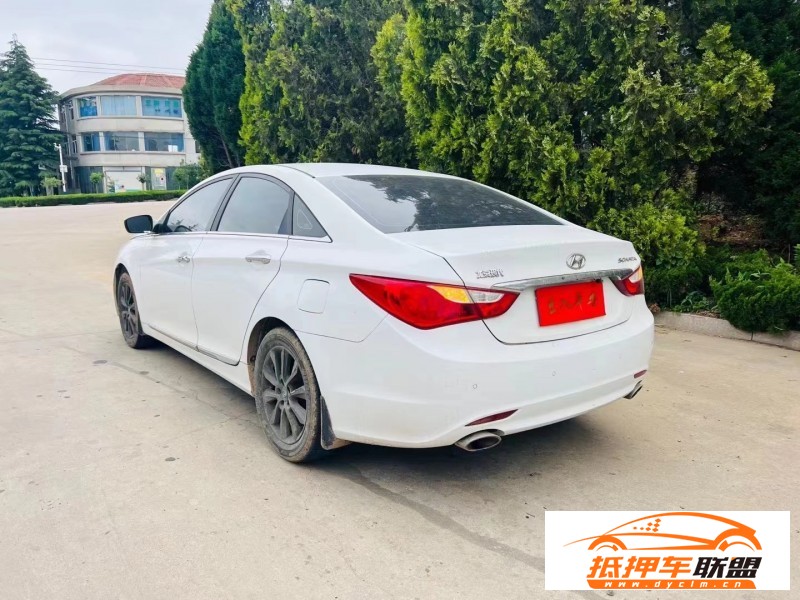  16年現(xiàn)代索納塔八轎車 
