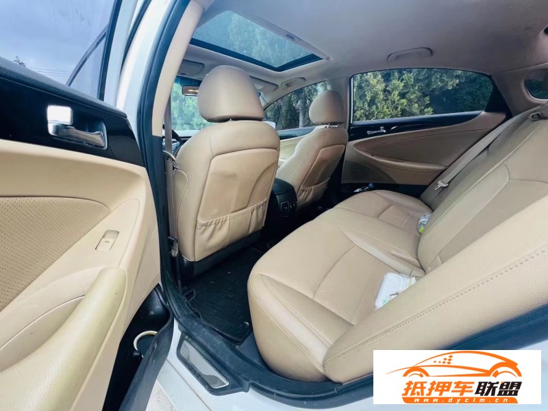  16年現(xiàn)代索納塔八轎車 