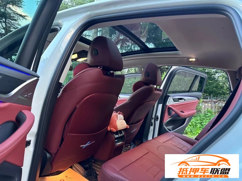  21年寶馬X4轎車 