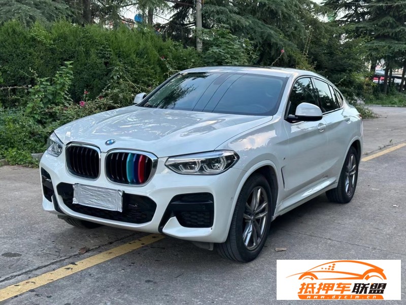  21年寶馬X4轎車 