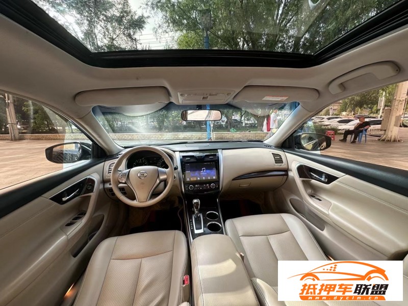  16年日產(chǎn)天籟轎車 