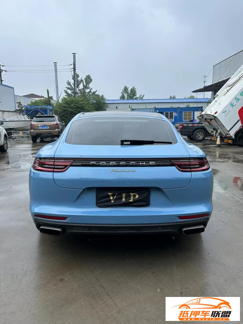  18年保時(shí)捷帕納梅拉轎車 
