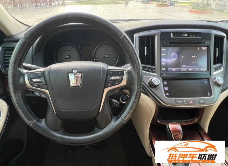  16年豐田皇冠轎車 