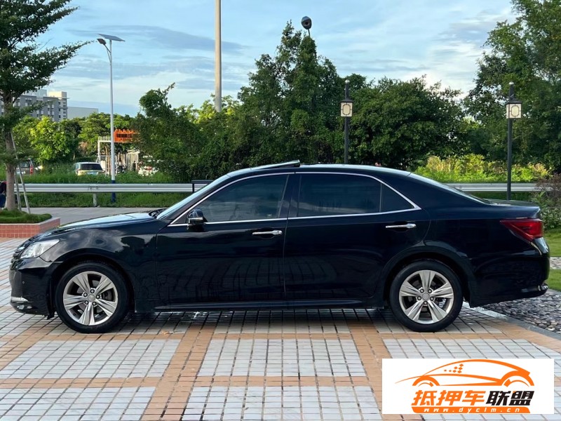  16年豐田皇冠轎車 