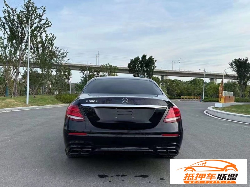 17年奔馳E轎車 