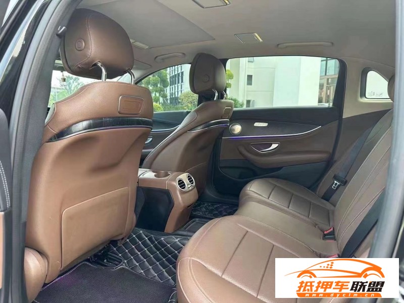  17年奔馳E轎車 