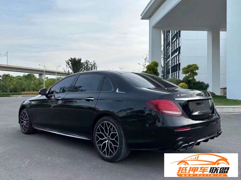  17年奔馳E轎車 