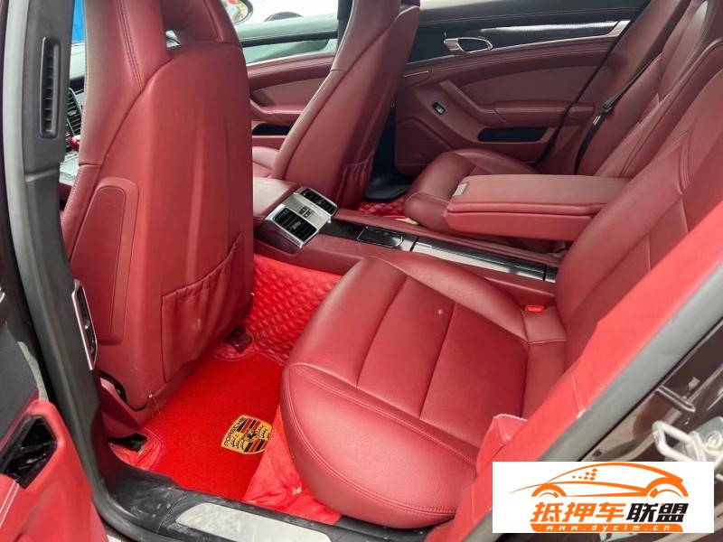  12年保時捷帕納梅拉轎車 