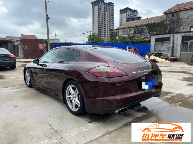  12年保時捷帕納梅拉轎車 