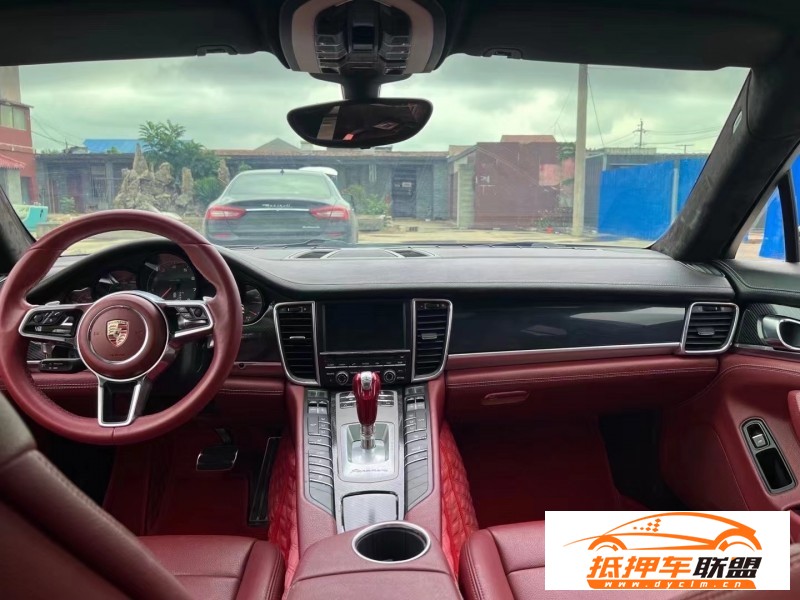 12年保時捷帕納梅拉轎車 