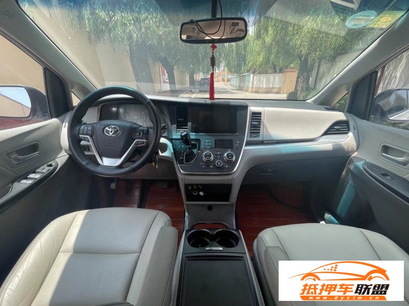  17年豐田塞納MPV 