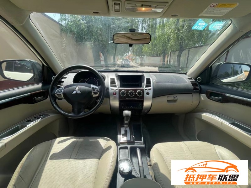  14年三菱帕杰羅·勁暢SUV 