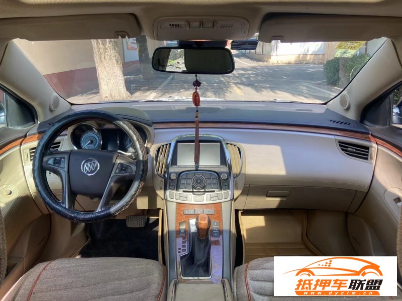  10年別克君越轎車(chē) 