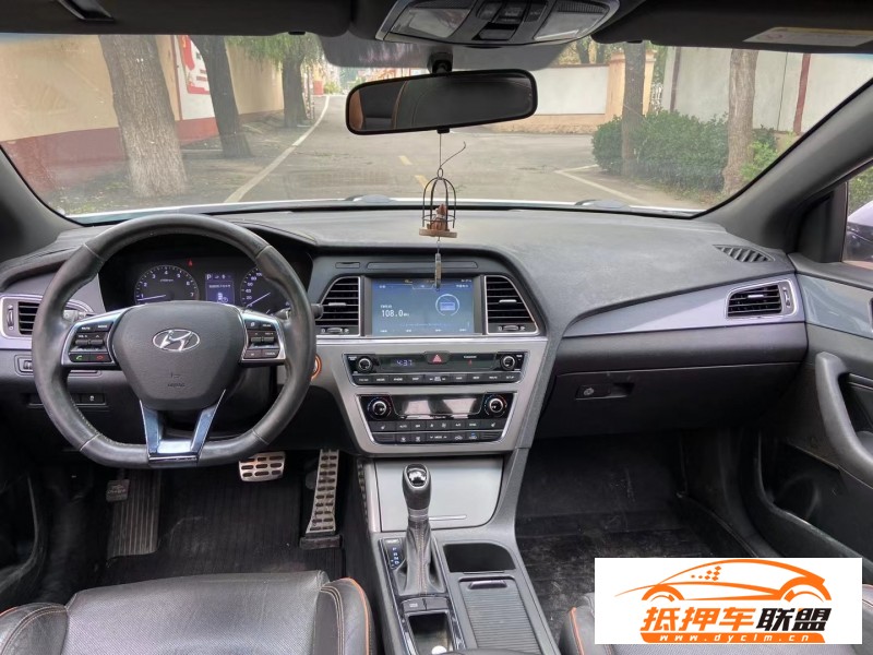  15年現(xiàn)代索納塔轎車(chē) 