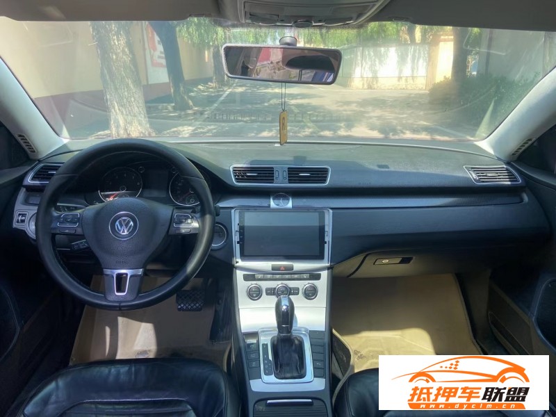  12年大眾邁騰轎車 
