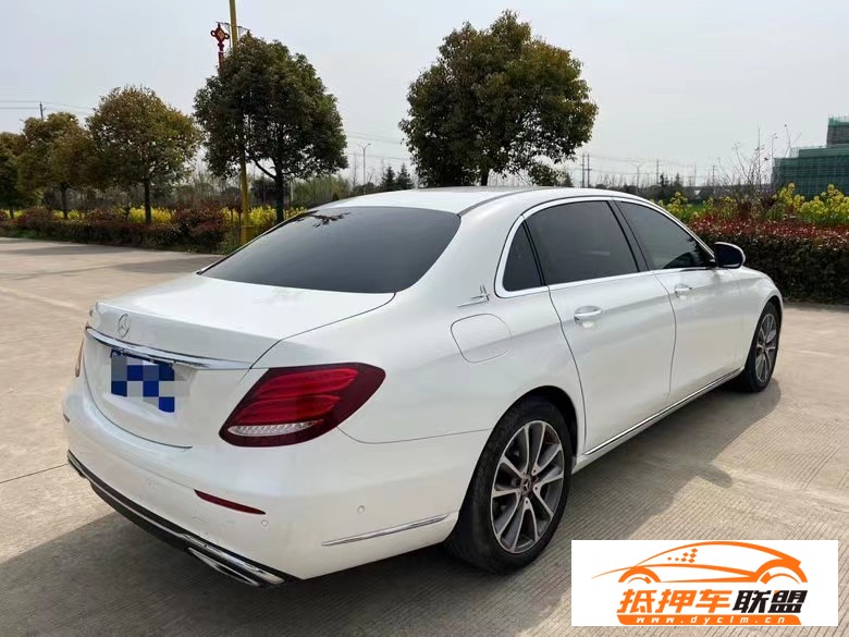  17年奔馳E轎車(chē) 