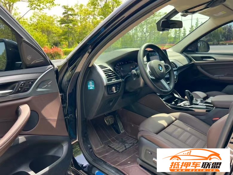  21年寶馬X4轎車 