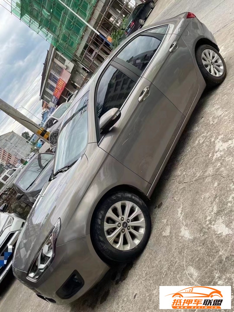  17年福特福睿斯轎車 